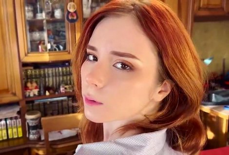 Рыжая бестия в своем репертуаре, набрала полный рот воды и молча трахалась в жопу.