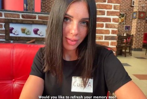 Света встретила на работе давнего знакомого и предложила ему в туалете освежить их воспоминания.