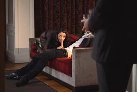 Зажигательная жена попросила у мужа тройничок с его лучшим другом и он не отказал ей.